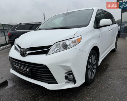 Білий Тойота Сієнна, об'ємом двигуна 3.46 л та пробігом 124 тис. км за 24990 $, фото 1 на Automoto.ua