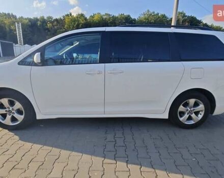 Белый Тойота Сиенна, объемом двигателя 3.46 л и пробегом 60 тыс. км за 28000 $, фото 4 на Automoto.ua