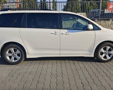 Белый Тойота Сиенна, объемом двигателя 3.46 л и пробегом 60 тыс. км за 28000 $, фото 6 на Automoto.ua