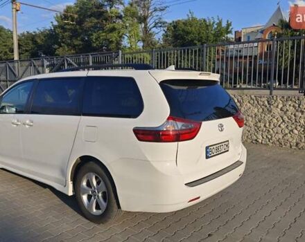 Белый Тойота Сиенна, объемом двигателя 3.46 л и пробегом 60 тыс. км за 28000 $, фото 9 на Automoto.ua