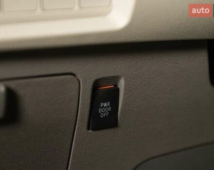 Білий Тойота Сієнна, об'ємом двигуна 3.5 л та пробігом 60 тис. км за 34900 $, фото 23 на Automoto.ua