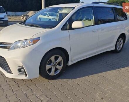 Белый Тойота Сиенна, объемом двигателя 3.46 л и пробегом 60 тыс. км за 28000 $, фото 5 на Automoto.ua