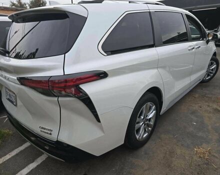 Белый Тойота Сиенна, объемом двигателя 0 л и пробегом 33 тыс. км за 24900 $, фото 2 на Automoto.ua