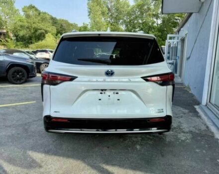 Белый Тойота Сиенна, объемом двигателя 2.5 л и пробегом 26 тыс. км за 17000 $, фото 3 на Automoto.ua