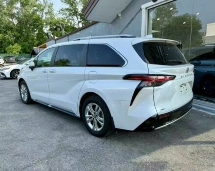 Белый Тойота Сиенна, объемом двигателя 2.5 л и пробегом 26 тыс. км за 17000 $, фото 2 на Automoto.ua