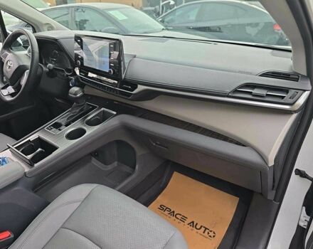 Белый Тойота Сиенна, объемом двигателя 0 л и пробегом 33 тыс. км за 24900 $, фото 4 на Automoto.ua