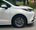 Белый Тойота Сиенна, объемом двигателя 2.5 л и пробегом 15 тыс. км за 48390 $, фото 4 на Automoto.ua