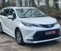 Білий Тойота Сієнна, об'ємом двигуна 2.5 л та пробігом 15 тис. км за 54490 $, фото 2 на Automoto.ua