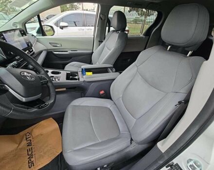 Белый Тойота Сиенна, объемом двигателя 0 л и пробегом 33 тыс. км за 24900 $, фото 5 на Automoto.ua