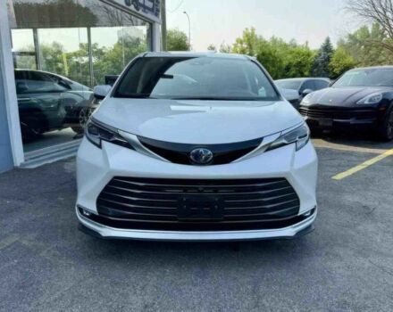 Белый Тойота Сиенна, объемом двигателя 2.5 л и пробегом 10 тыс. км за 24000 $, фото 1 на Automoto.ua