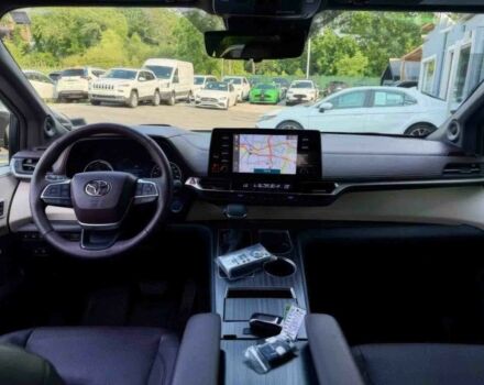 Белый Тойота Сиенна, объемом двигателя 2.5 л и пробегом 10 тыс. км за 24000 $, фото 6 на Automoto.ua