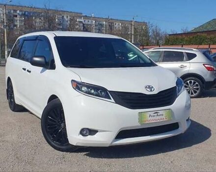 Білий Тойота Сієнна, об'ємом двигуна 3.5 л та пробігом 168 тис. км за 17500 $, фото 1 на Automoto.ua