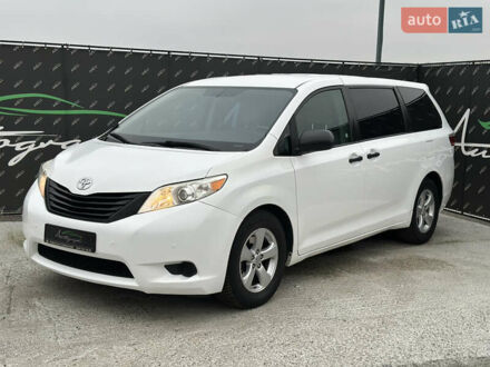 Білий Тойота Сієнна, об'ємом двигуна 3.46 л та пробігом 221 тис. км за 15500 $, фото 1 на Automoto.ua
