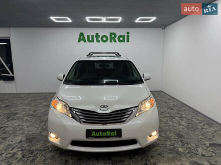 Белый Тойота Сиенна, объемом двигателя 3.46 л и пробегом 123 тыс. км за 26300 $, фото 1 на Automoto.ua