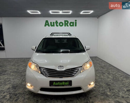 Белый Тойота Сиенна, объемом двигателя 3.46 л и пробегом 123 тыс. км за 26300 $, фото 1 на Automoto.ua