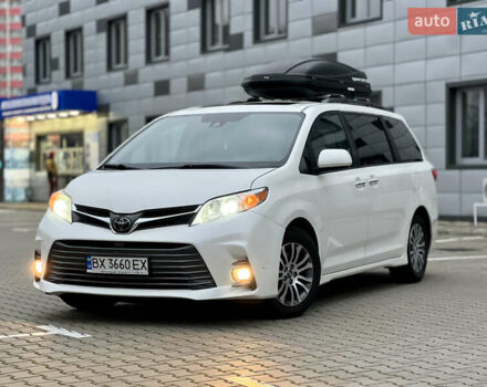 Белый Тойота Сиенна, объемом двигателя 3.5 л и пробегом 120 тыс. км за 25000 $, фото 1 на Automoto.ua