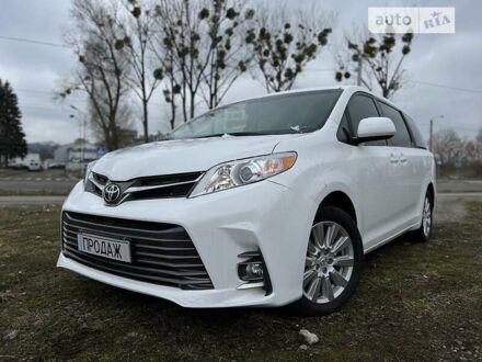 Тойота Сиенна 2017 в Львове на Automoto.ua Белый Тойота Сиенна, объемом двигателя 3.5 л и пробегом 55 тыс. км за 26800 $, фото 1 на Automoto.ua