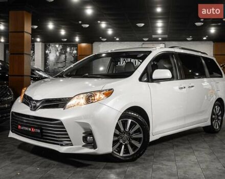 Белый Тойота Сиенна, объемом двигателя 3.5 л и пробегом 60 тыс. км за 34900 $, фото 1 на Automoto.ua