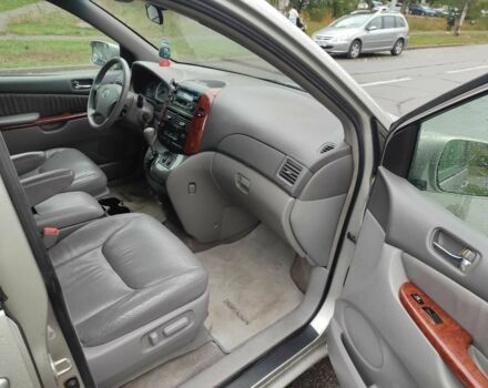 Бежевый Тойота Сиенна, объемом двигателя 3.3 л и пробегом 290 тыс. км за 9000 $, фото 3 на Automoto.ua