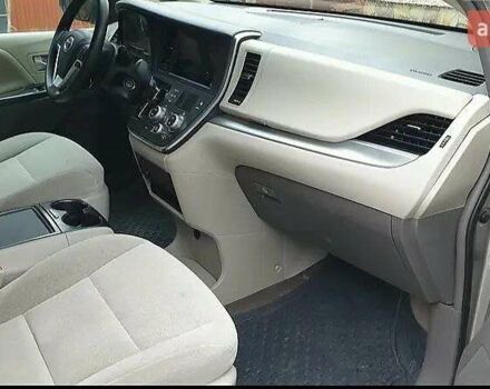 Бежевый Тойота Сиенна, объемом двигателя 3.46 л и пробегом 165 тыс. км за 19500 $, фото 5 на Automoto.ua