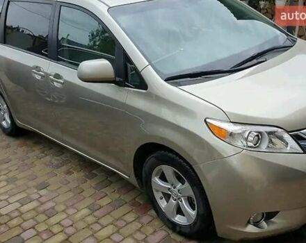 Бежевый Тойота Сиенна, объемом двигателя 3.46 л и пробегом 165 тыс. км за 19500 $, фото 2 на Automoto.ua
