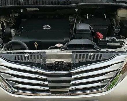 Бежевый Тойота Сиенна, объемом двигателя 3.46 л и пробегом 165 тыс. км за 19500 $, фото 3 на Automoto.ua