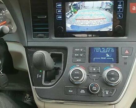 Бежевый Тойота Сиенна, объемом двигателя 3.46 л и пробегом 165 тыс. км за 19500 $, фото 4 на Automoto.ua