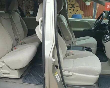 Бежевый Тойота Сиенна, объемом двигателя 3.46 л и пробегом 165 тыс. км за 19500 $, фото 6 на Automoto.ua