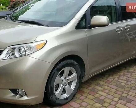Бежевый Тойота Сиенна, объемом двигателя 3.46 л и пробегом 165 тыс. км за 19500 $, фото 1 на Automoto.ua