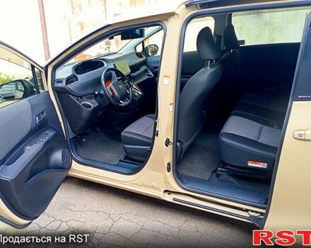 Бежевый Тойота Сиенна, объемом двигателя 1.5 л и пробегом 60 тыс. км за 16500 $, фото 9 на Automoto.ua