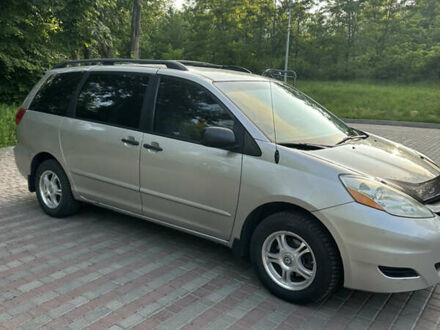 Бежевый Тойота Сиенна, объемом двигателя 3.5 л и пробегом 375 тыс. км за 9800 $, фото 1 на Automoto.ua
