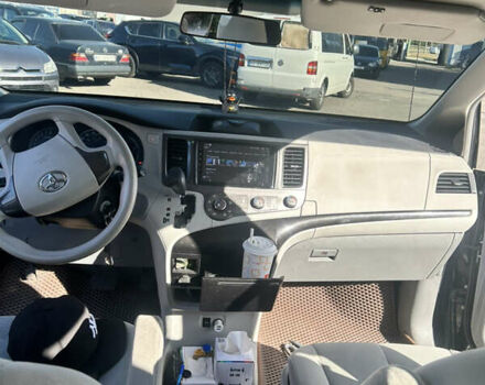 Черный Тойота Сиенна, объемом двигателя 2.69 л и пробегом 160 тыс. км за 14500 $, фото 10 на Automoto.ua