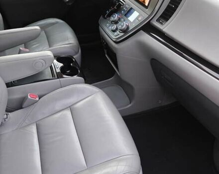 Чорний Тойота Сієнна, об'ємом двигуна 3.5 л та пробігом 170 тис. км за 17900 $, фото 27 на Automoto.ua