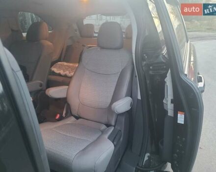 Чорний Тойота Сієнна, об'ємом двигуна 2.49 л та пробігом 165 тис. км за 31000 $, фото 1 на Automoto.ua