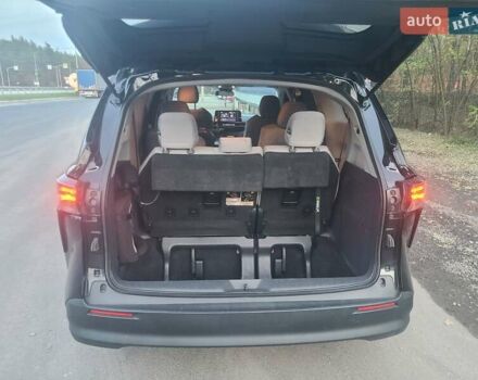 Чорний Тойота Сієнна, об'ємом двигуна 2.49 л та пробігом 165 тис. км за 31000 $, фото 5 на Automoto.ua