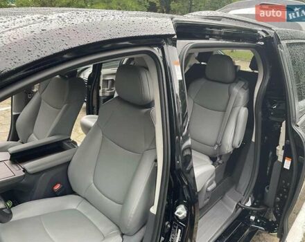 Чорний Тойота Сієнна, об'ємом двигуна 2.49 л та пробігом 150 тис. км за 32000 $, фото 2 на Automoto.ua