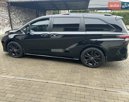 Черный Тойота Сиенна, объемом двигателя 2.5 л и пробегом 121 тыс. км за 37800 $, фото 1 на Automoto.ua