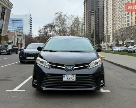 Черный Тойота Сиенна, объемом двигателя 3.46 л и пробегом 184 тыс. км за 18500 $, фото 1 на Automoto.ua