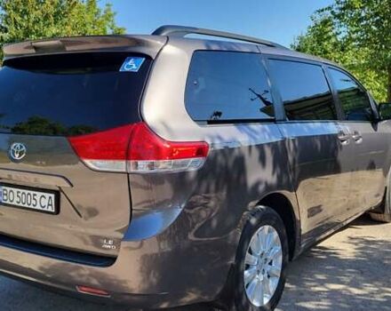 Коричневый Тойота Сиенна, объемом двигателя 3.46 л и пробегом 185 тыс. км за 17200 $, фото 7 на Automoto.ua