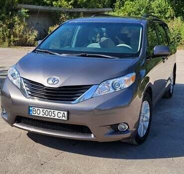 Коричневый Тойота Сиенна, объемом двигателя 3.46 л и пробегом 185 тыс. км за 17200 $, фото 2 на Automoto.ua