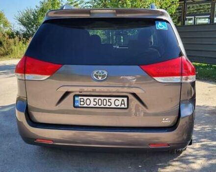 Коричневый Тойота Сиенна, объемом двигателя 3.46 л и пробегом 185 тыс. км за 17200 $, фото 8 на Automoto.ua