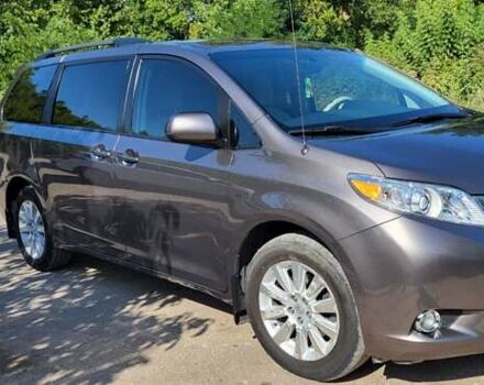 Коричневый Тойота Сиенна, объемом двигателя 3.46 л и пробегом 185 тыс. км за 17200 $, фото 1 на Automoto.ua