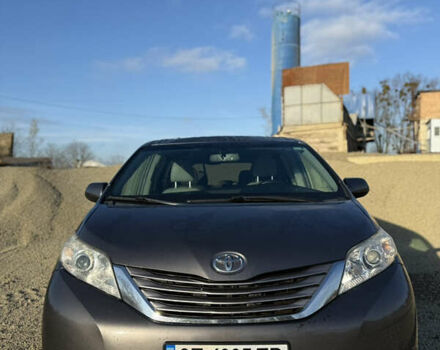 Коричневый Тойота Сиенна, объемом двигателя 3.46 л и пробегом 204 тыс. км за 21000 $, фото 2 на Automoto.ua