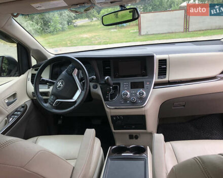 Красный Тойота Сиенна, объемом двигателя 3.5 л и пробегом 90 тыс. км за 24500 $, фото 7 на Automoto.ua