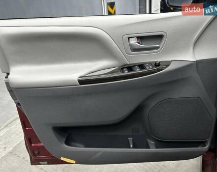 Красный Тойота Сиенна, объемом двигателя 3.46 л и пробегом 100 тыс. км за 24600 $, фото 7 на Automoto.ua