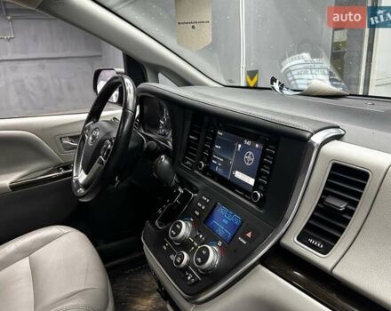 Красный Тойота Сиенна, объемом двигателя 3.46 л и пробегом 100 тыс. км за 24600 $, фото 21 на Automoto.ua