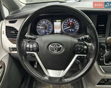 Красный Тойота Сиенна, объемом двигателя 3.46 л и пробегом 100 тыс. км за 24600 $, фото 16 на Automoto.ua