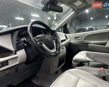 Красный Тойота Сиенна, объемом двигателя 3.46 л и пробегом 100 тыс. км за 24600 $, фото 9 на Automoto.ua