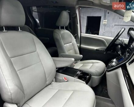 Красный Тойота Сиенна, объемом двигателя 3.46 л и пробегом 100 тыс. км за 24600 $, фото 19 на Automoto.ua