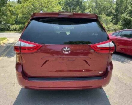 Красный Тойота Сиенна, объемом двигателя 3.5 л и пробегом 42 тыс. км за 15000 $, фото 3 на Automoto.ua